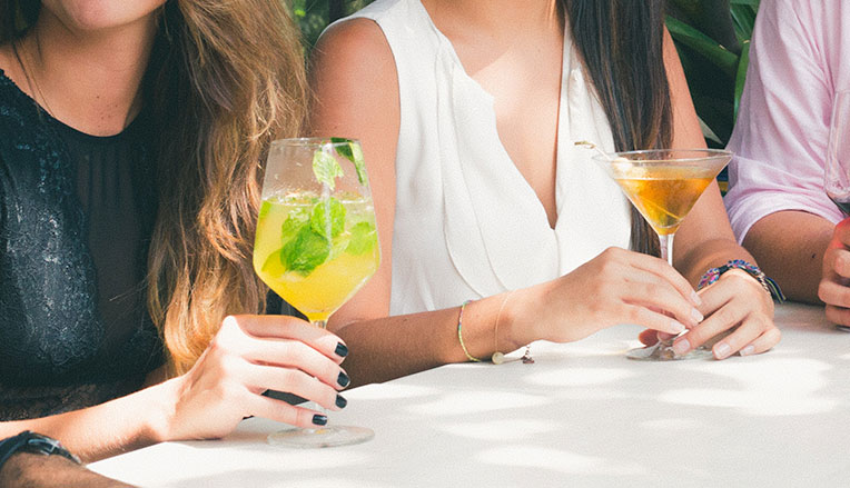 4 grunde til at alkohol IKKE ødelægger kvinders gains