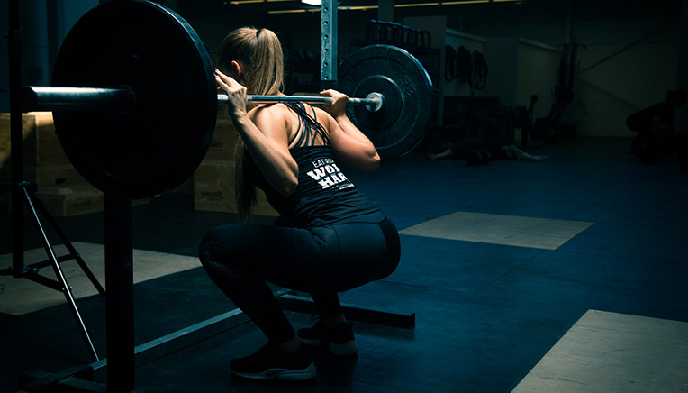 Squat træning kvinde