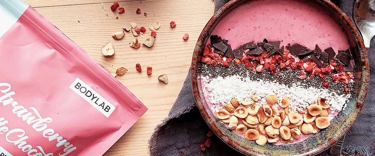 Fruity og cremet smoothie bowl